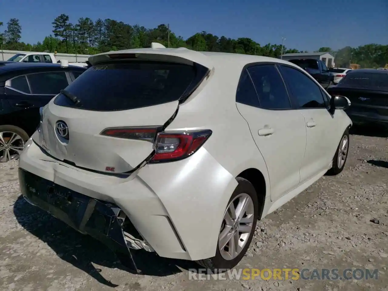 4 Photograph of a damaged car JTND4RBE2L3091953 TOYOTA COROLLA 2020