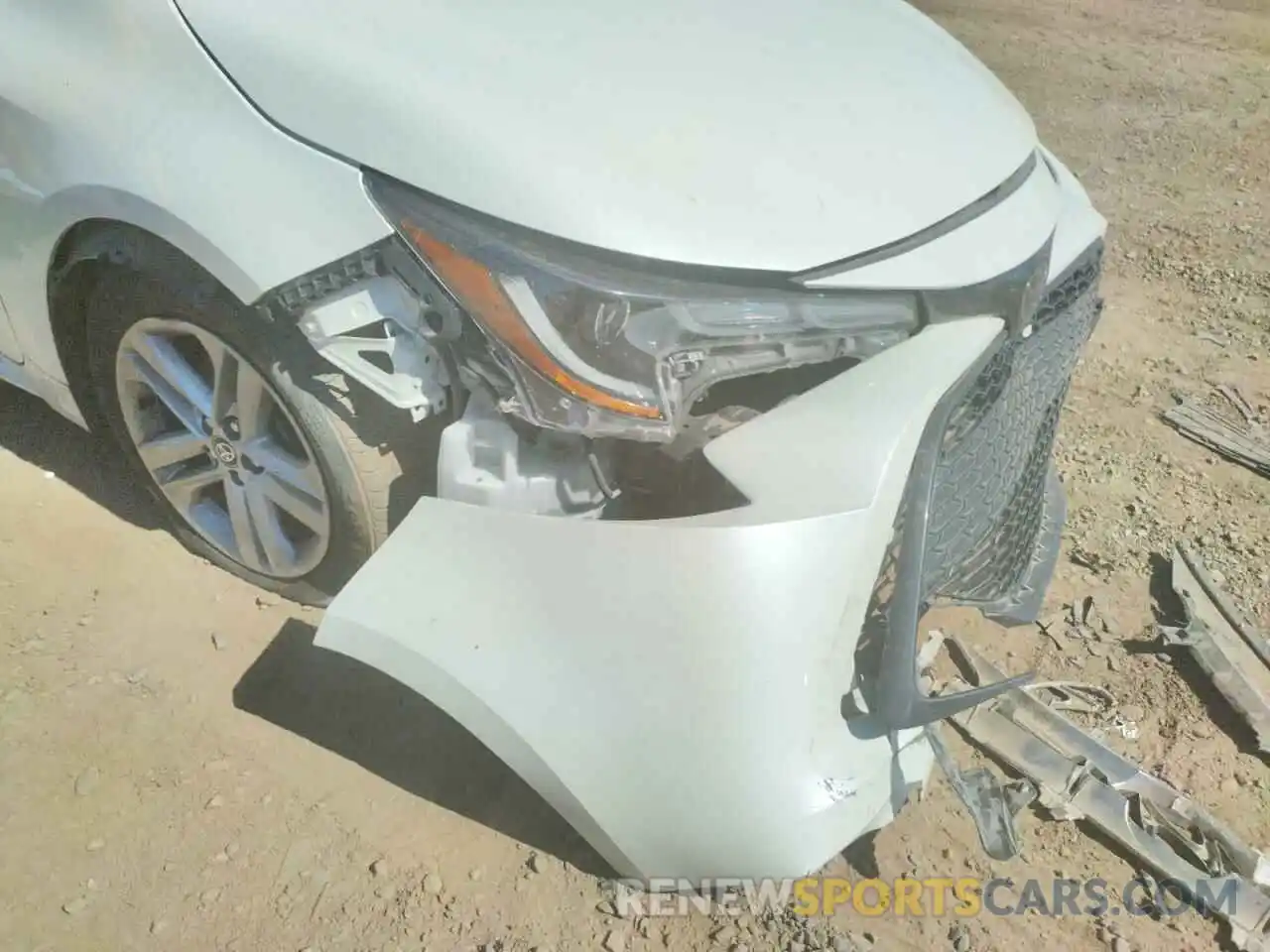 9 Photograph of a damaged car JTND4RBE2L3092732 TOYOTA COROLLA 2020