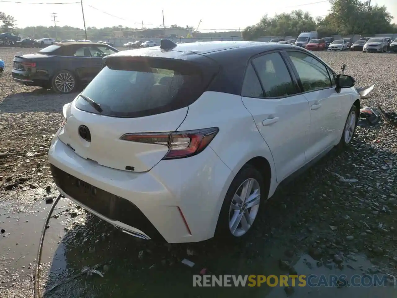 4 Photograph of a damaged car JTND4RBE2L3101364 TOYOTA COROLLA 2020