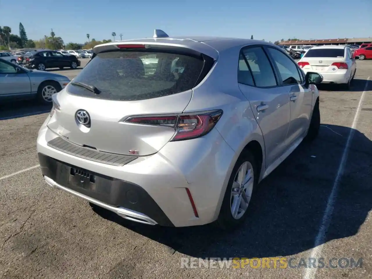 4 Photograph of a damaged car JTND4RBE3L3082999 TOYOTA COROLLA 2020