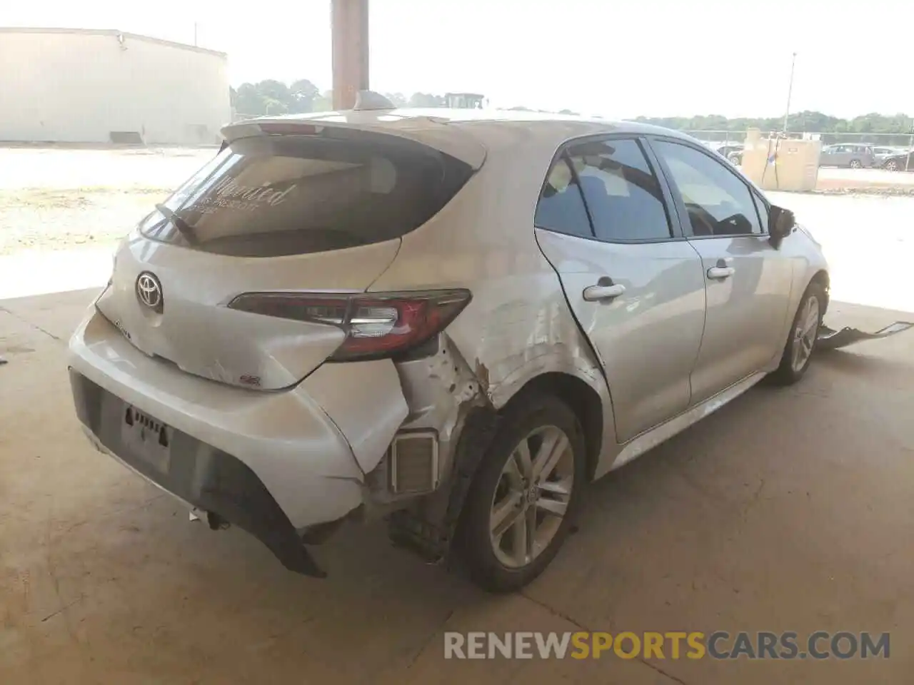 4 Photograph of a damaged car JTND4RBE3L3095493 TOYOTA COROLLA 2020