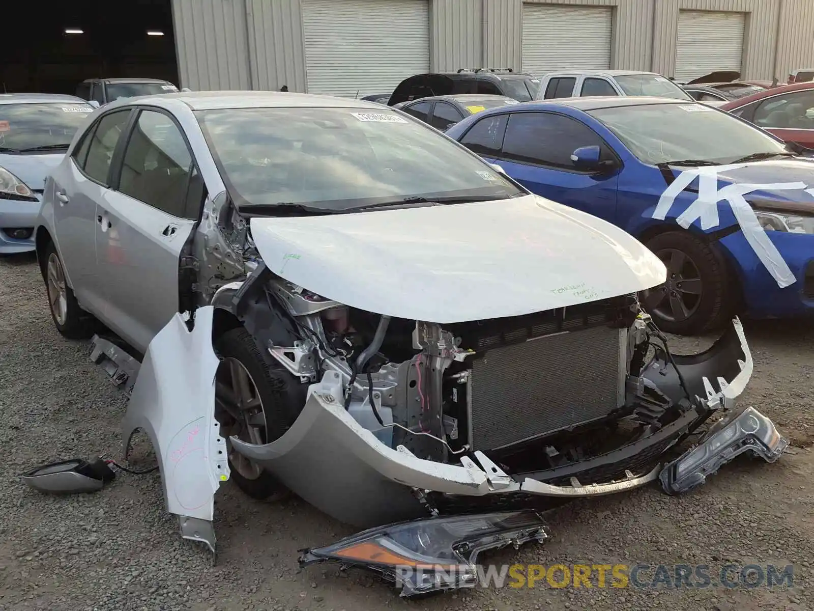 1 Photograph of a damaged car JTND4RBE4L3080985 TOYOTA COROLLA 2020