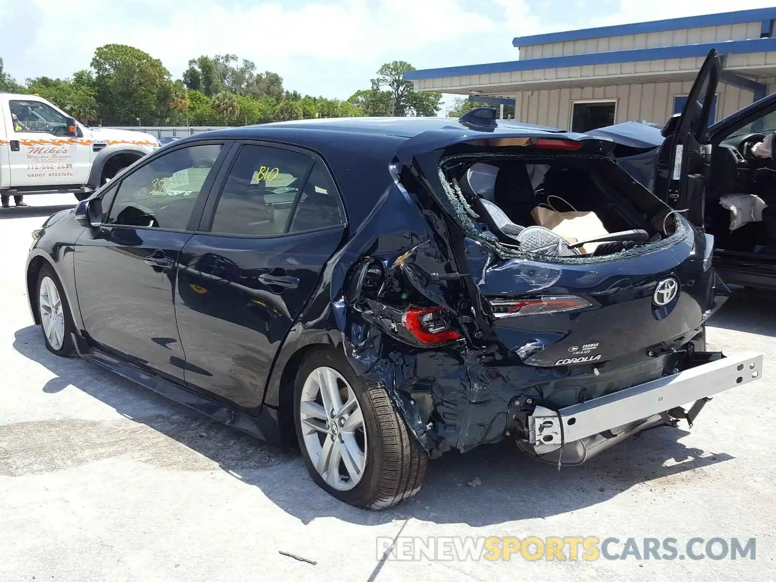 3 Photograph of a damaged car JTND4RBE4L3081991 TOYOTA COROLLA 2020