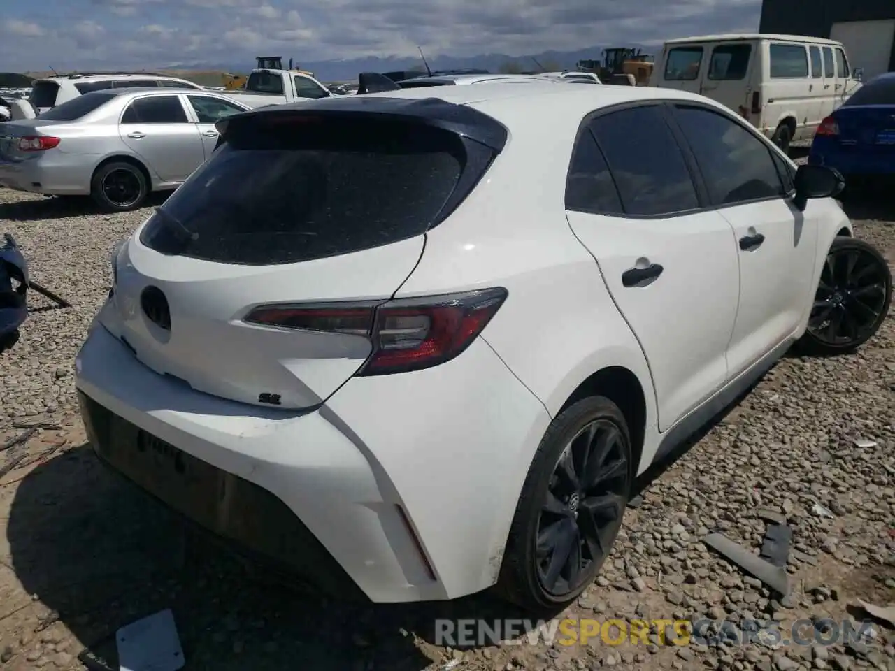 4 Photograph of a damaged car JTND4RBE4L3090299 TOYOTA COROLLA 2020