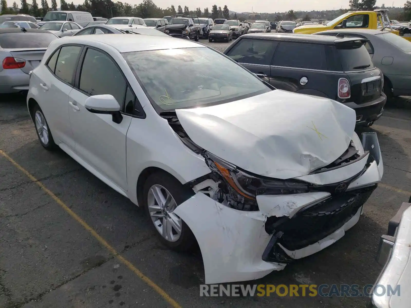 1 Photograph of a damaged car JTND4RBE4L3095695 TOYOTA COROLLA 2020