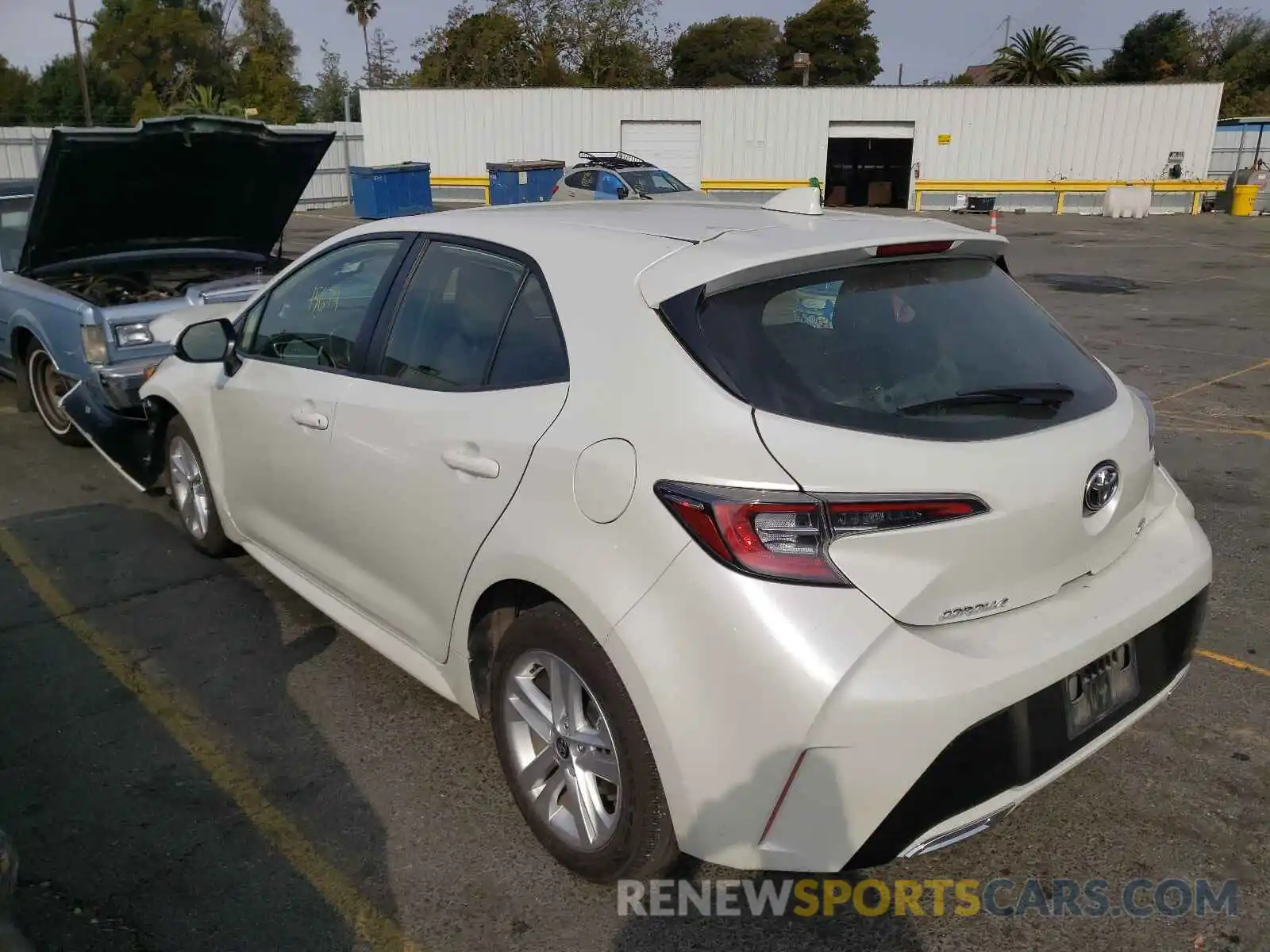 3 Photograph of a damaged car JTND4RBE4L3095695 TOYOTA COROLLA 2020