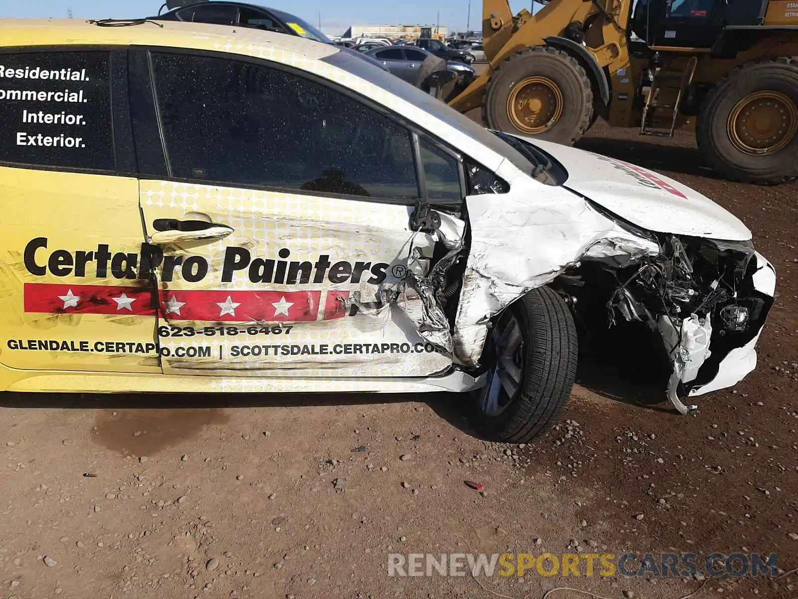 9 Photograph of a damaged car JTND4RBE5L3089842 TOYOTA COROLLA 2020