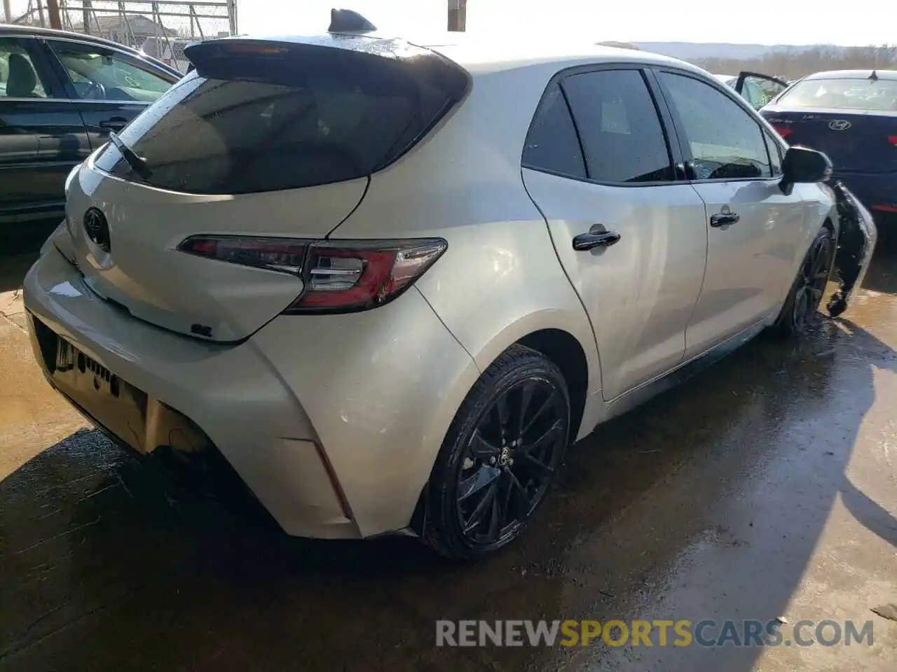 4 Photograph of a damaged car JTND4RBE5L3097293 TOYOTA COROLLA 2020