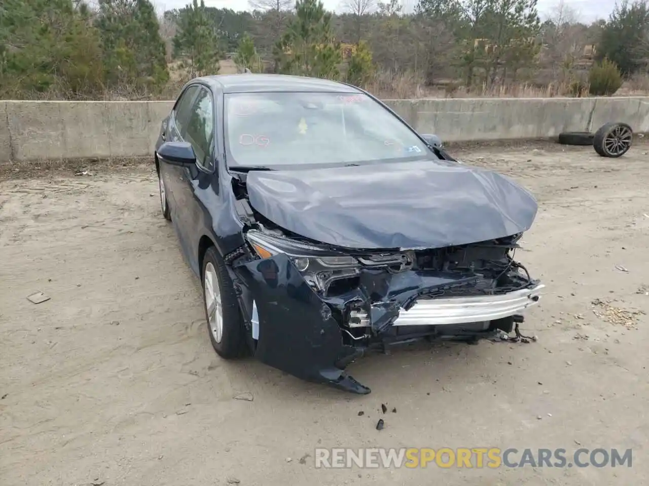 1 Photograph of a damaged car JTND4RBE6L3075982 TOYOTA COROLLA 2020