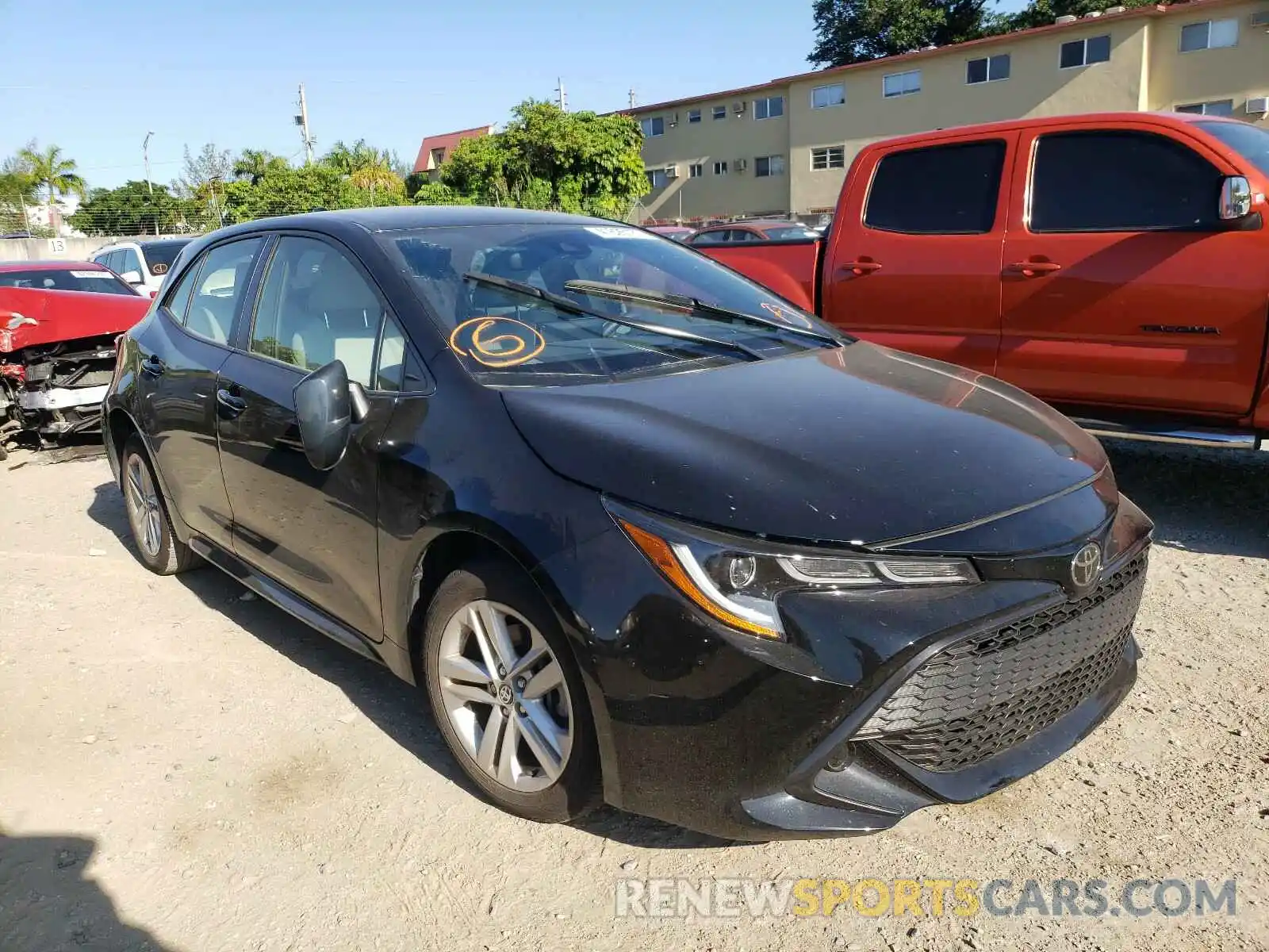 1 Photograph of a damaged car JTND4RBE6L3082480 TOYOTA COROLLA 2020