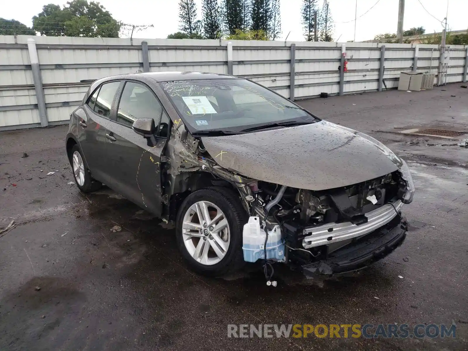 1 Photograph of a damaged car JTND4RBE6L3091387 TOYOTA COROLLA 2020