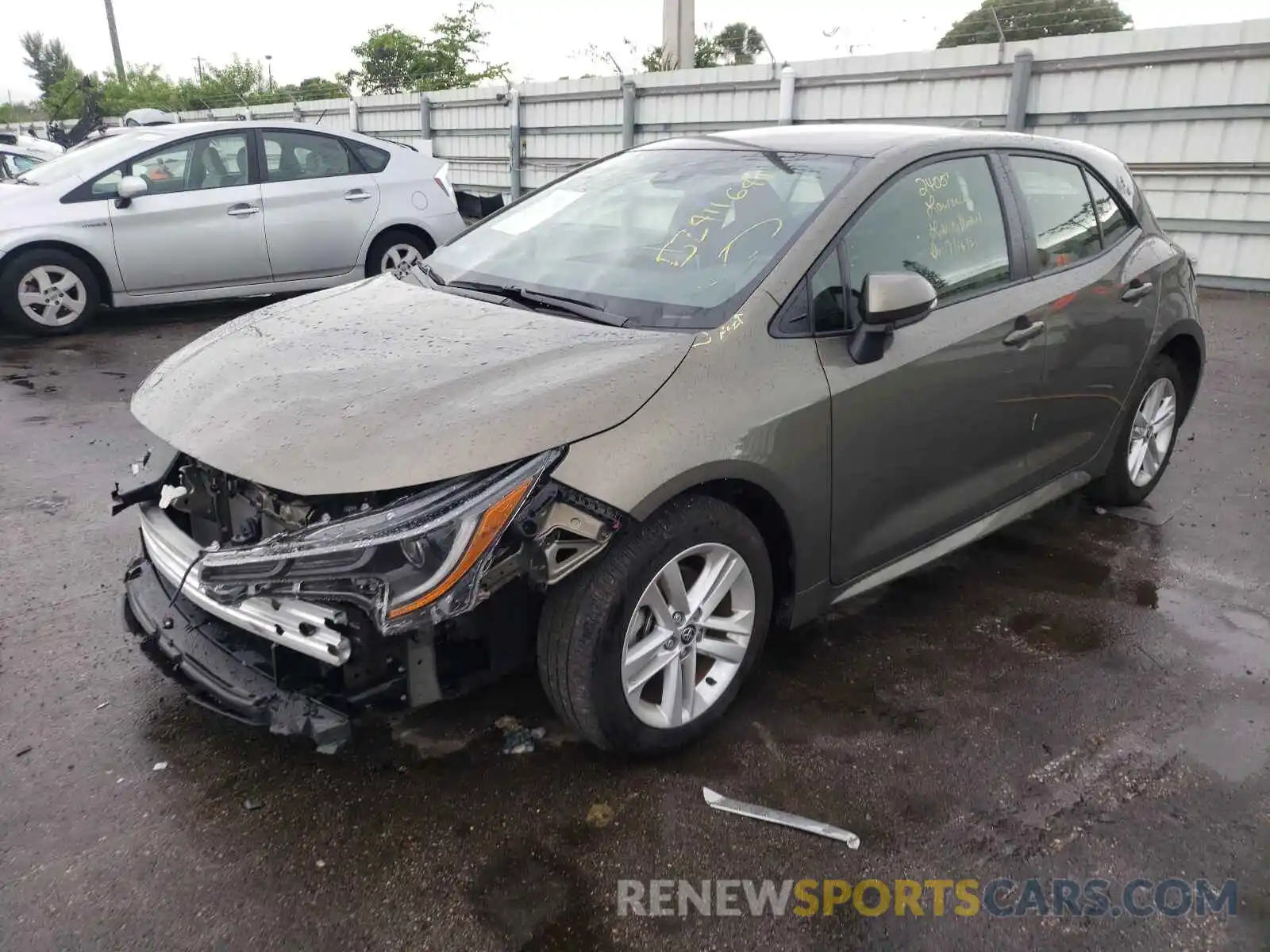 2 Photograph of a damaged car JTND4RBE6L3091387 TOYOTA COROLLA 2020