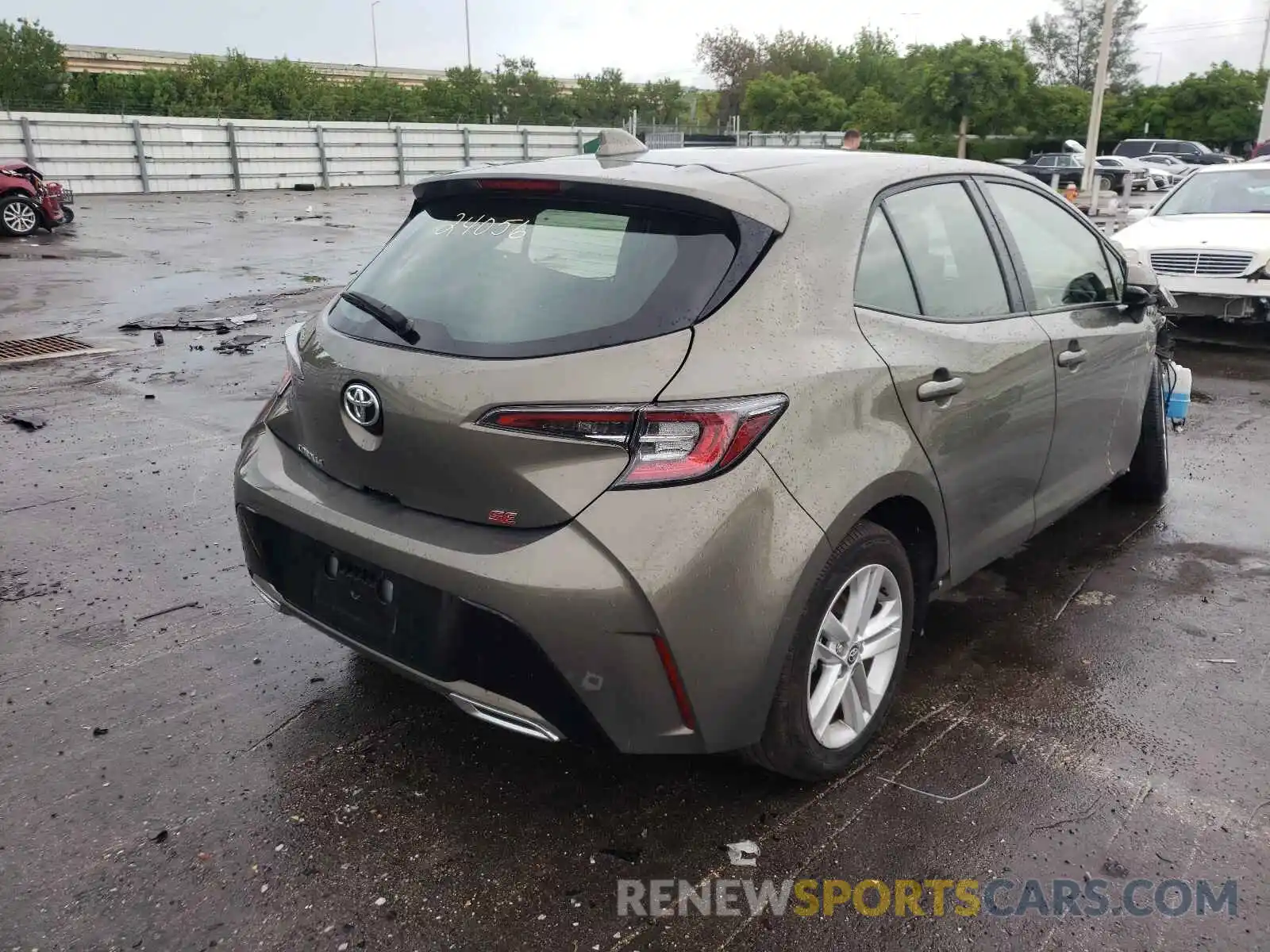 4 Photograph of a damaged car JTND4RBE6L3091387 TOYOTA COROLLA 2020