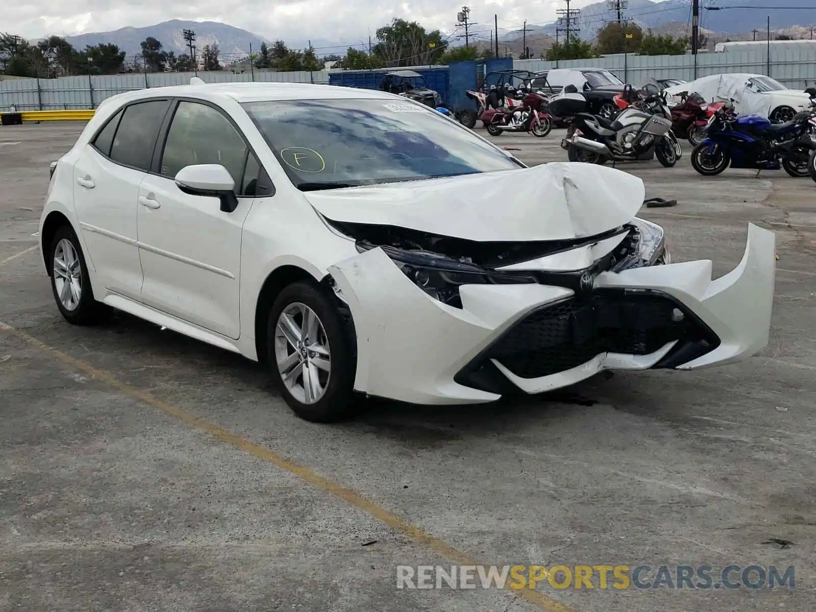 1 Photograph of a damaged car JTND4RBE6L3094029 TOYOTA COROLLA 2020