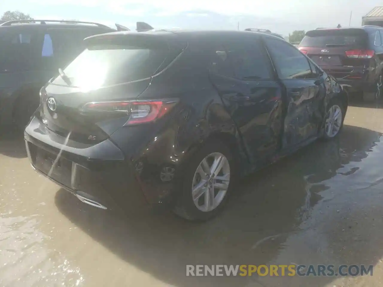 4 Photograph of a damaged car JTND4RBE7L3073691 TOYOTA COROLLA 2020