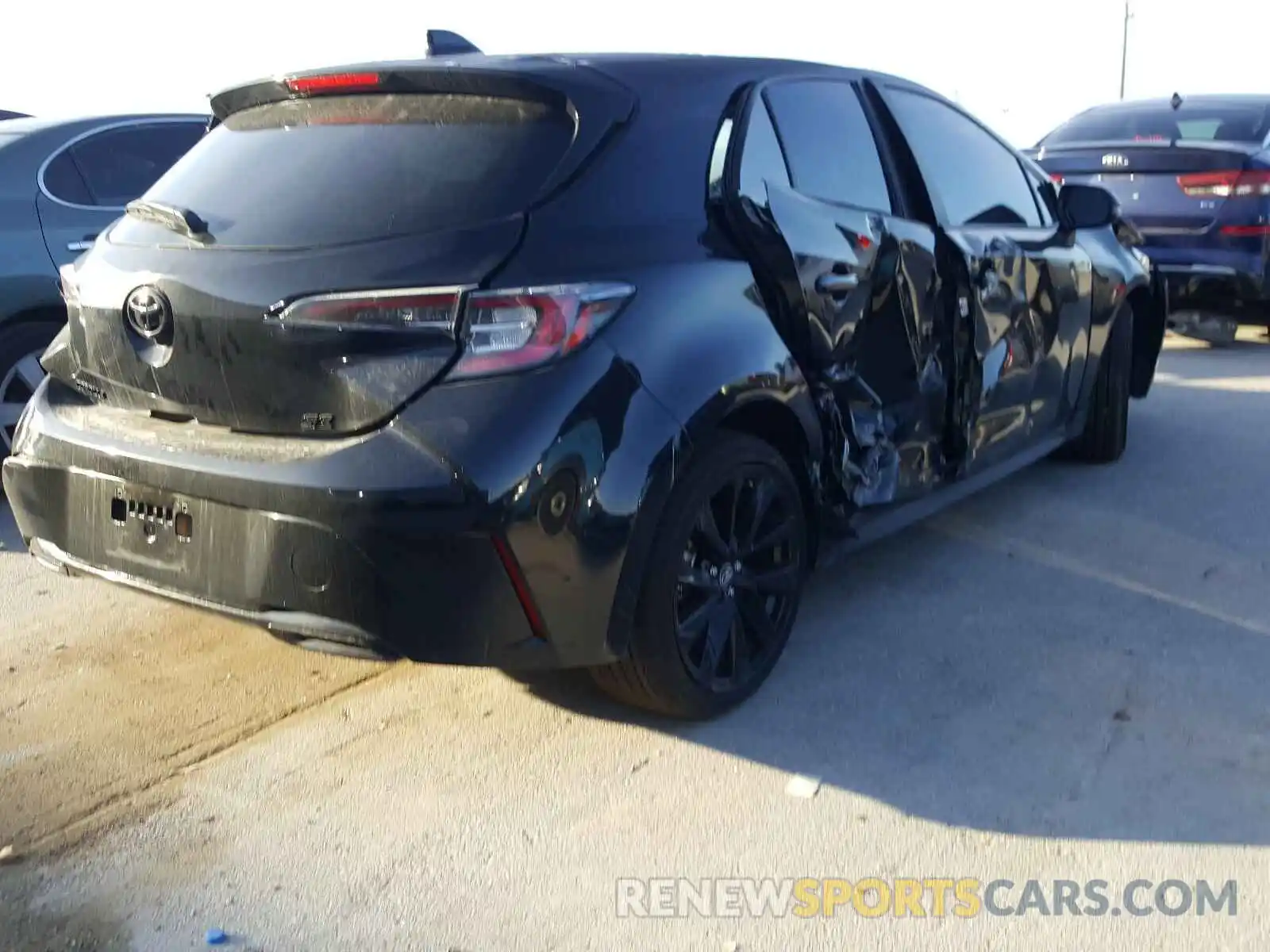 4 Photograph of a damaged car JTND4RBE7L3085789 TOYOTA COROLLA 2020