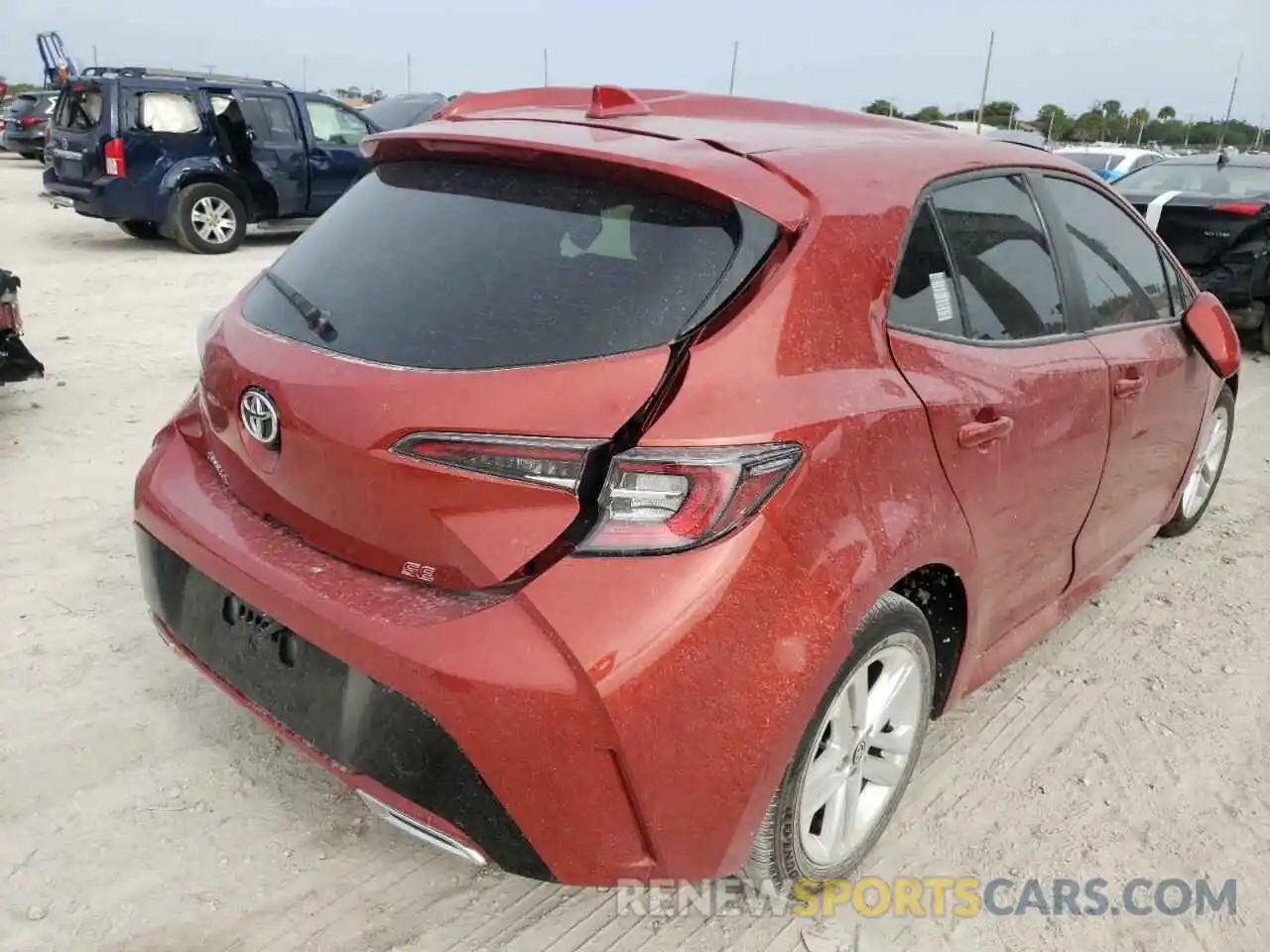 4 Photograph of a damaged car JTND4RBE8L3096056 TOYOTA COROLLA 2020