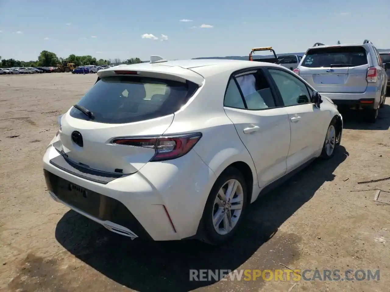 4 Photograph of a damaged car JTND4RBE9L3103063 TOYOTA COROLLA 2020