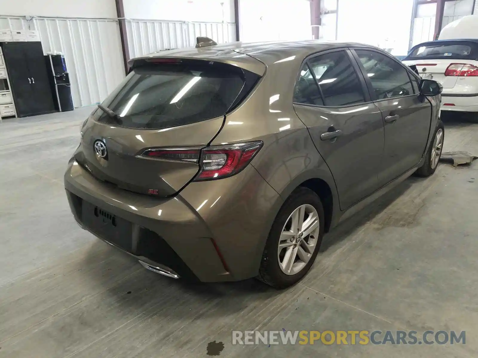 4 Photograph of a damaged car JTND4RBEXL3085396 TOYOTA COROLLA 2020