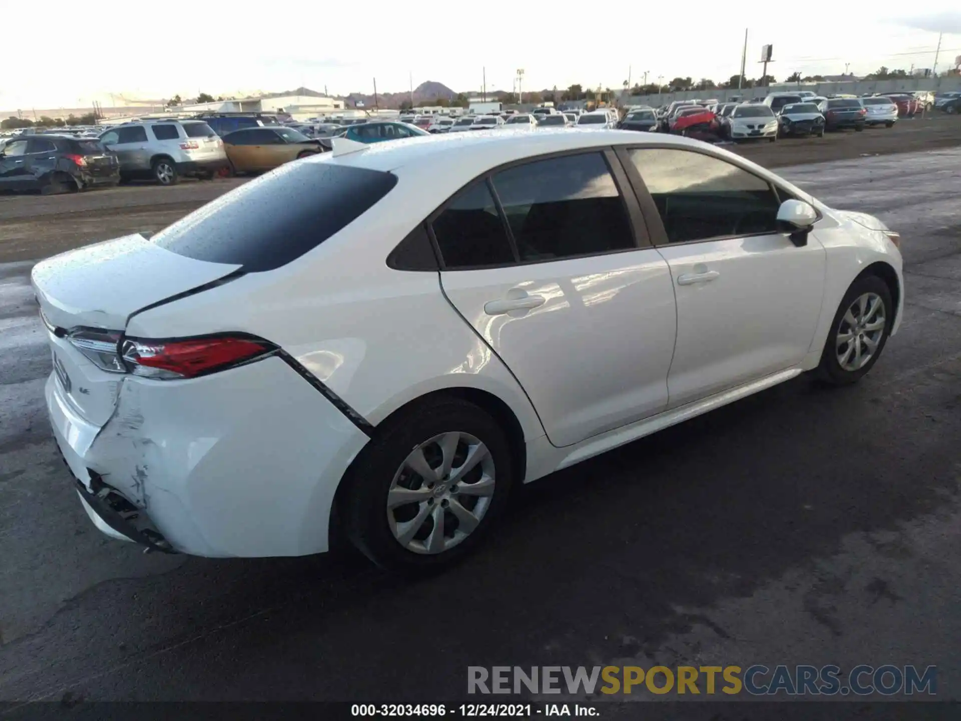 4 Photograph of a damaged car 5YFEPMAE0MP179123 TOYOTA COROLLA 2021