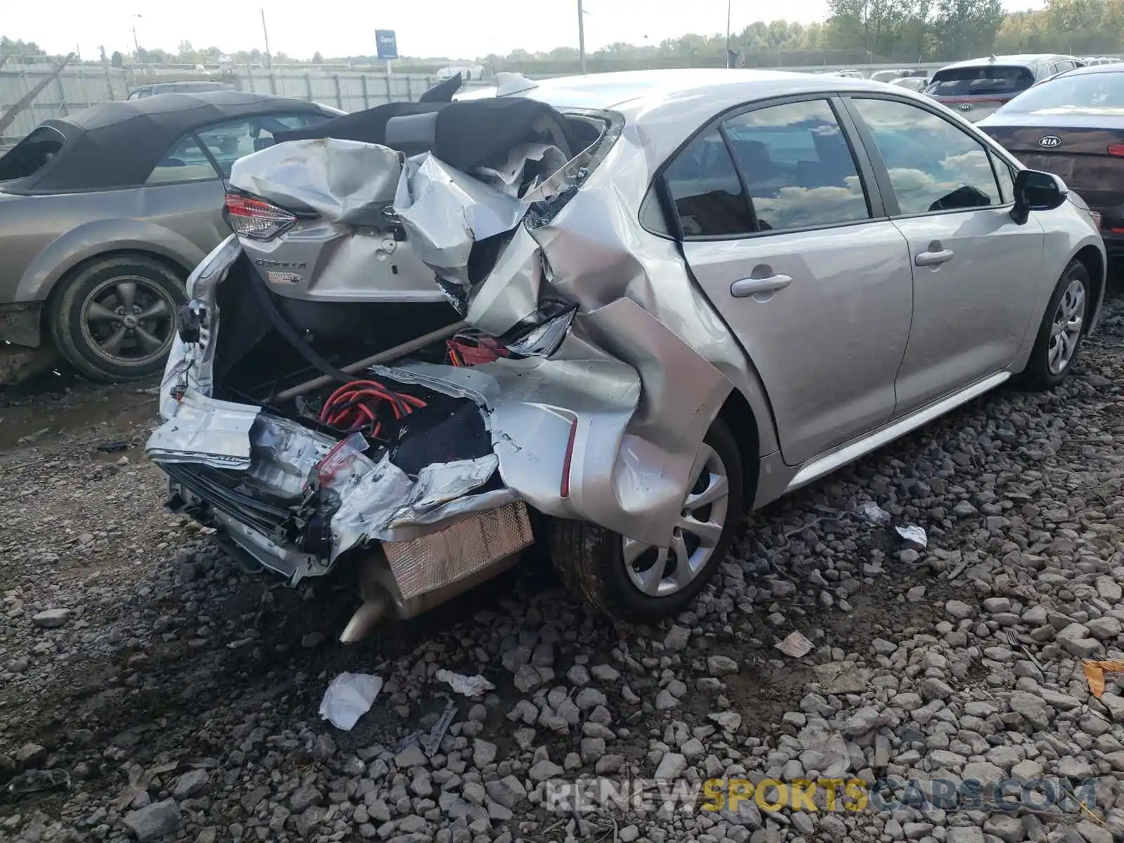 4 Photograph of a damaged car 5YFEPMAE0MP255679 TOYOTA COROLLA 2021