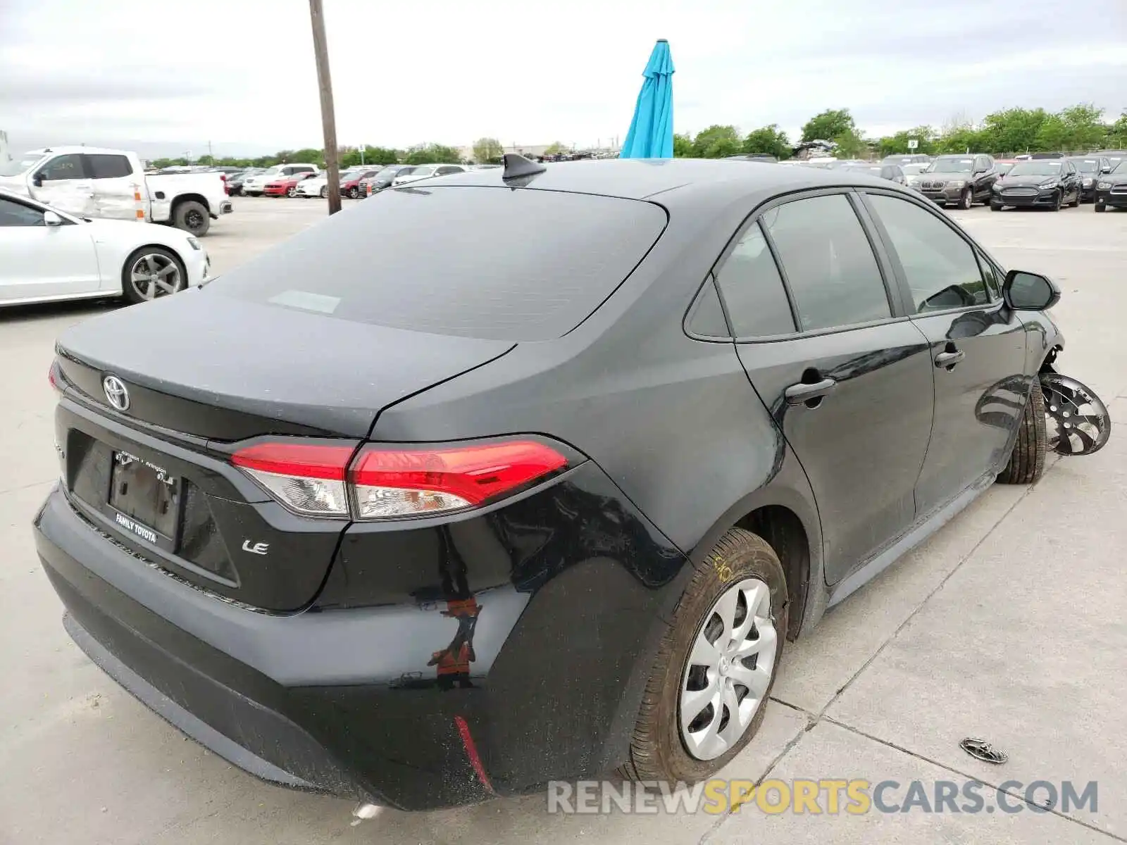 4 Photograph of a damaged car 5YFEPMAE1MP200366 TOYOTA COROLLA 2021