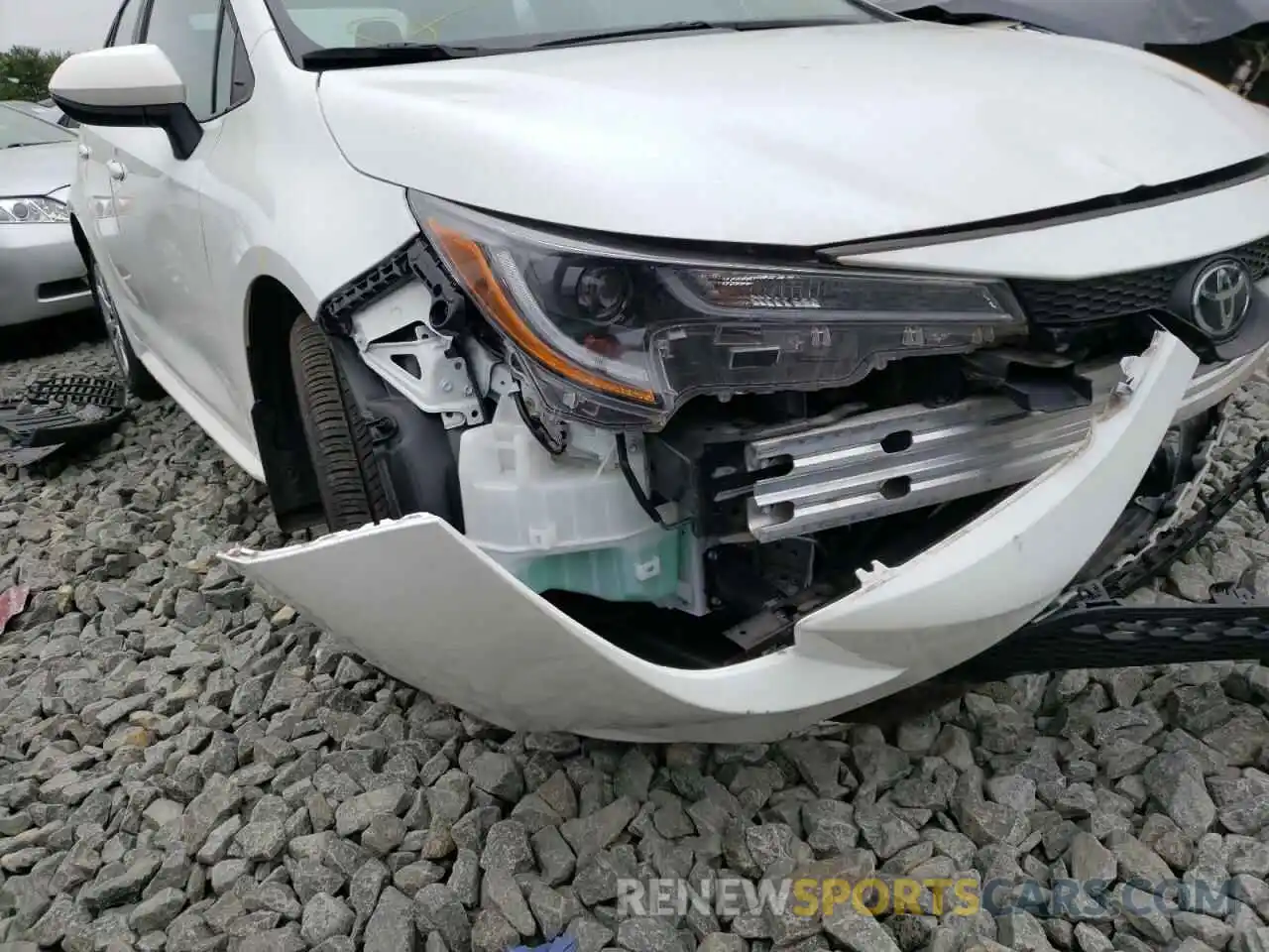 9 Photograph of a damaged car 5YFEPMAE1MP204904 TOYOTA COROLLA 2021