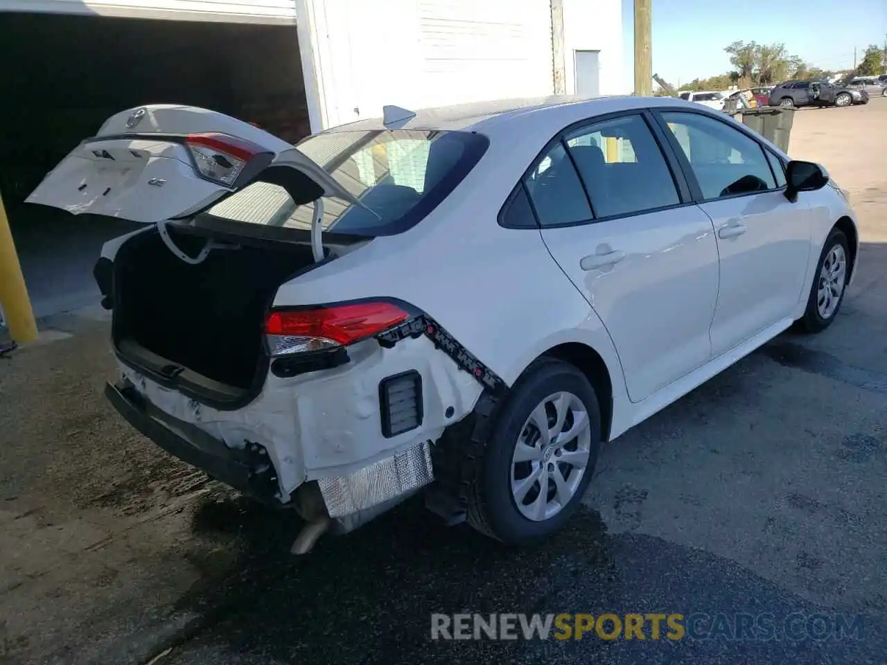 4 Photograph of a damaged car 5YFEPMAE1MP221475 TOYOTA COROLLA 2021