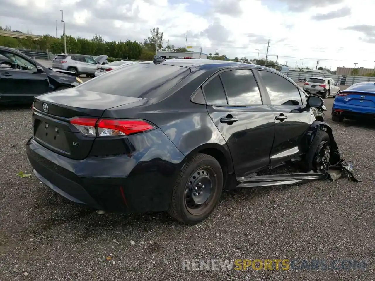 4 Photograph of a damaged car 5YFEPMAE1MP251687 TOYOTA COROLLA 2021