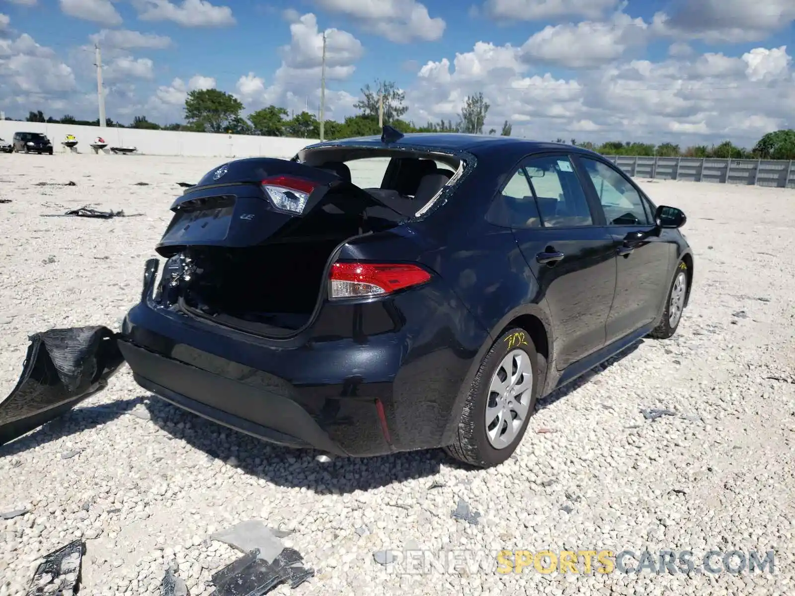 4 Photograph of a damaged car 5YFEPMAE1MP252824 TOYOTA COROLLA 2021