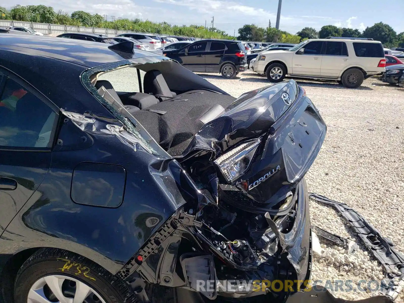 9 Photograph of a damaged car 5YFEPMAE1MP252824 TOYOTA COROLLA 2021