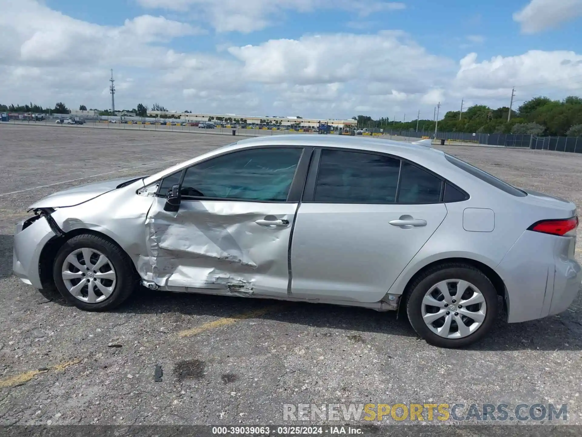 14 Photograph of a damaged car 5YFEPMAE2MP149797 TOYOTA COROLLA 2021