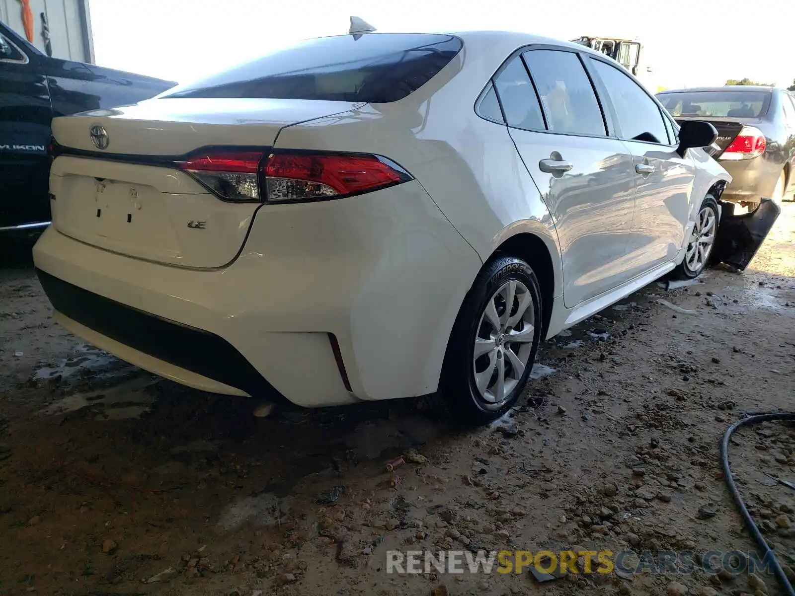 4 Photograph of a damaged car 5YFEPMAE2MP158385 TOYOTA COROLLA 2021