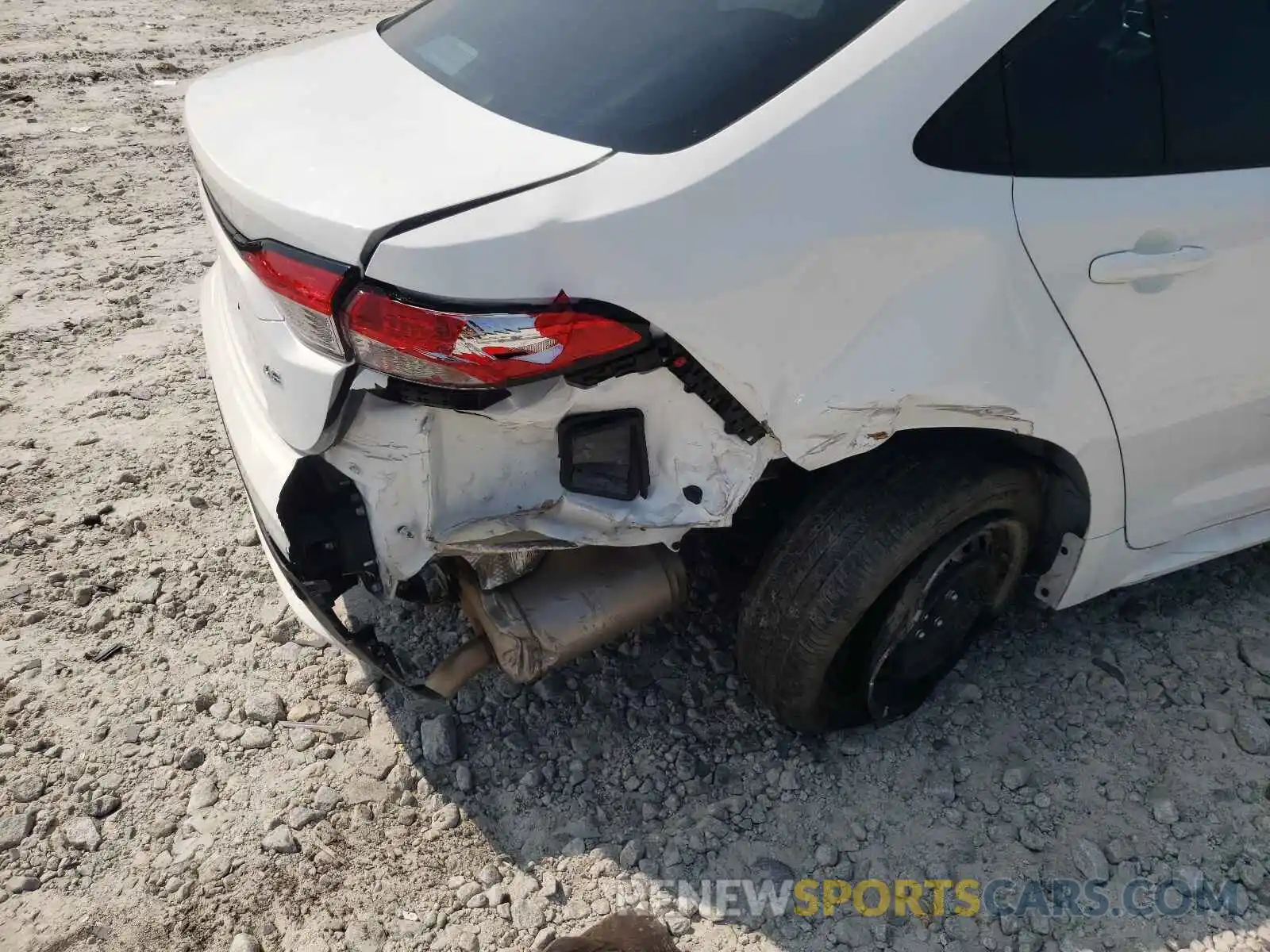 9 Photograph of a damaged car 5YFEPMAE2MP174828 TOYOTA COROLLA 2021