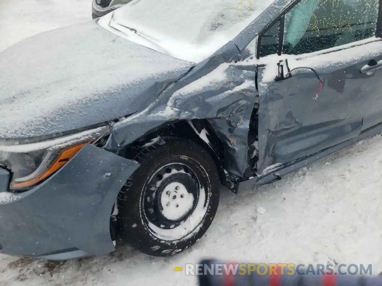 9 Photograph of a damaged car 5YFEPMAE2MP223042 TOYOTA COROLLA 2021