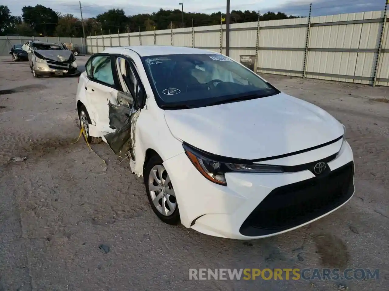 1 Photograph of a damaged car 5YFEPMAE2MP230752 TOYOTA COROLLA 2021