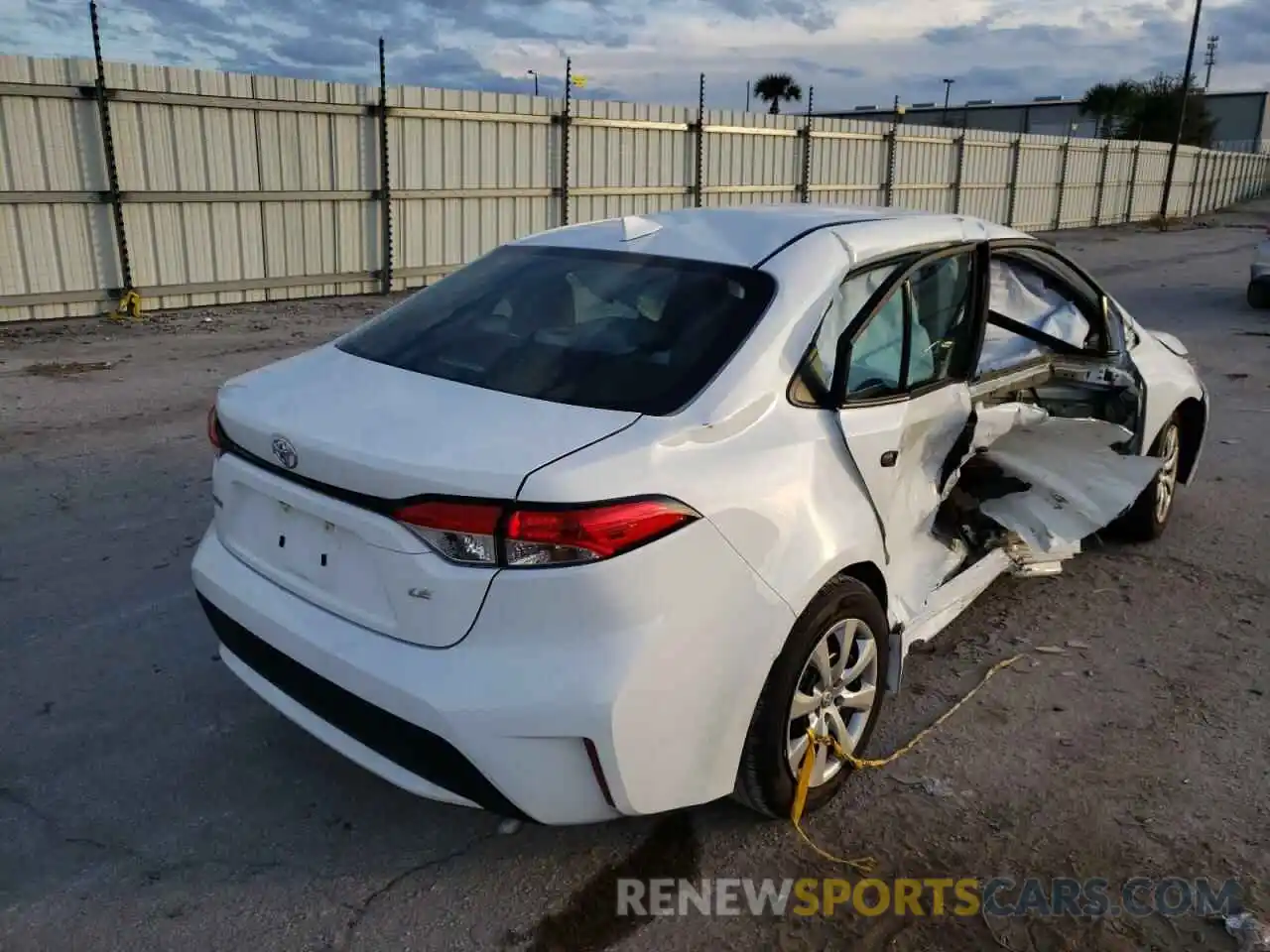 4 Photograph of a damaged car 5YFEPMAE2MP230752 TOYOTA COROLLA 2021