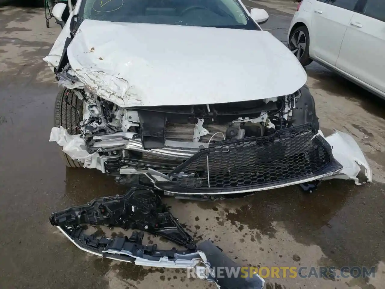 9 Photograph of a damaged car 5YFEPMAE2MP244232 TOYOTA COROLLA 2021