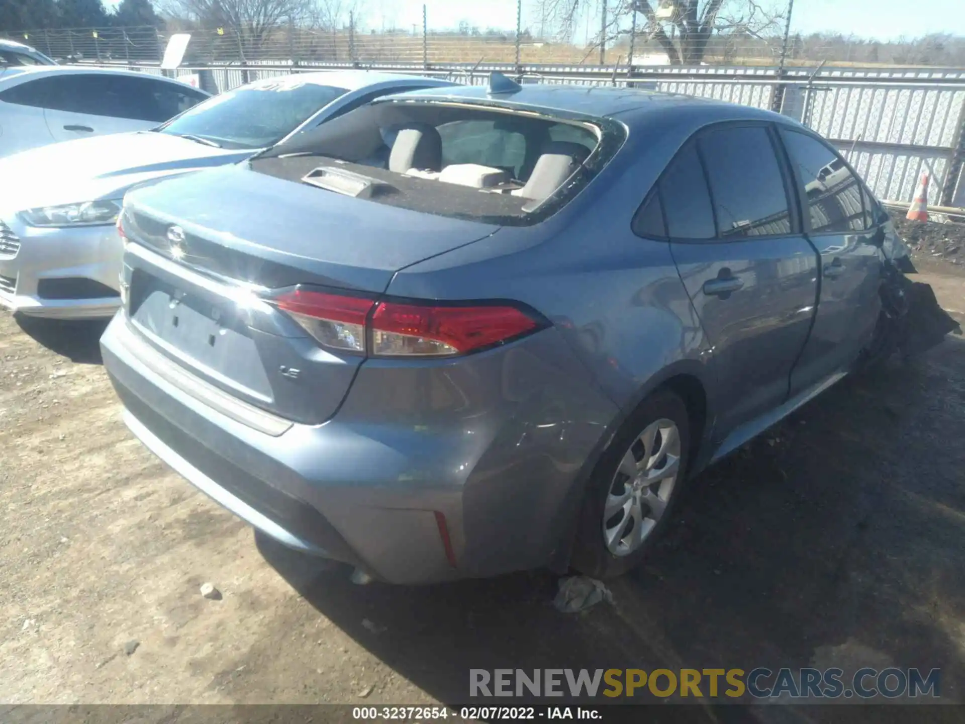 4 Photograph of a damaged car 5YFEPMAE2MP252282 TOYOTA COROLLA 2021