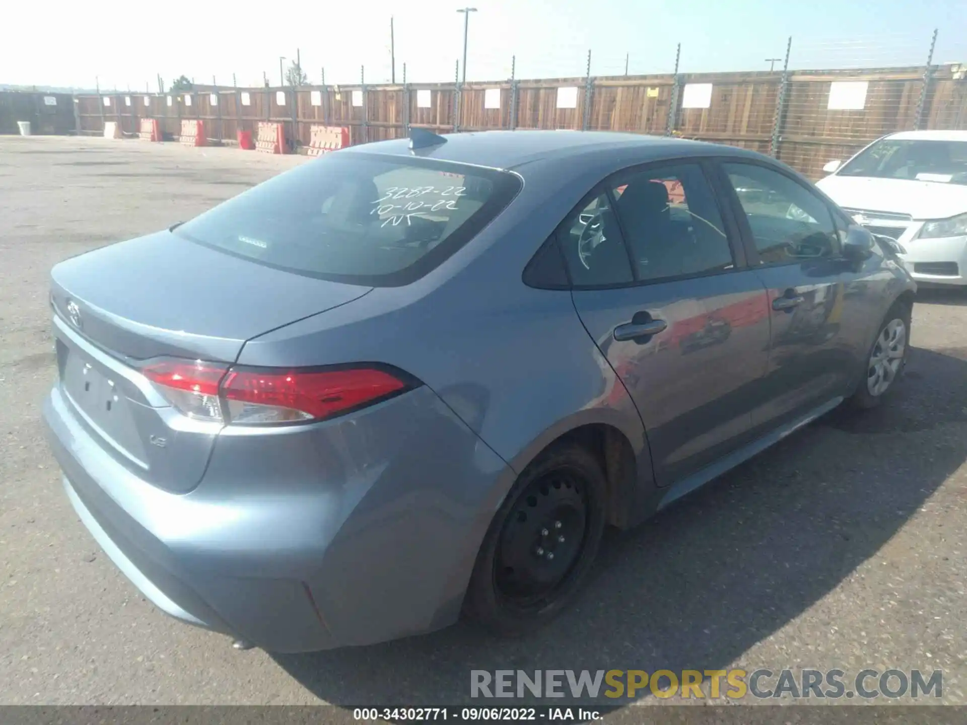 4 Photograph of a damaged car 5YFEPMAE2MP261015 TOYOTA COROLLA 2021