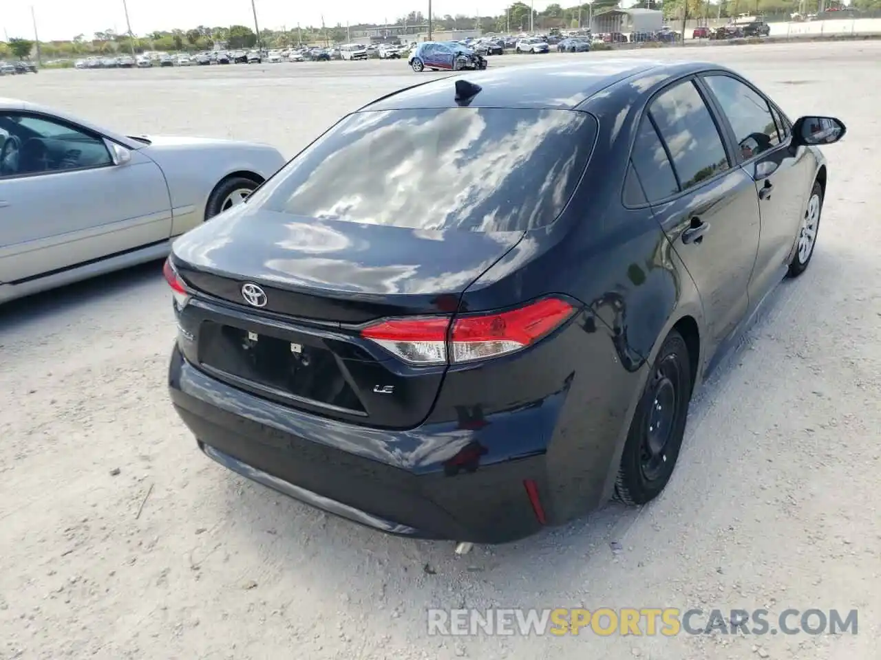 4 Photograph of a damaged car 5YFEPMAE2MP269194 TOYOTA COROLLA 2021