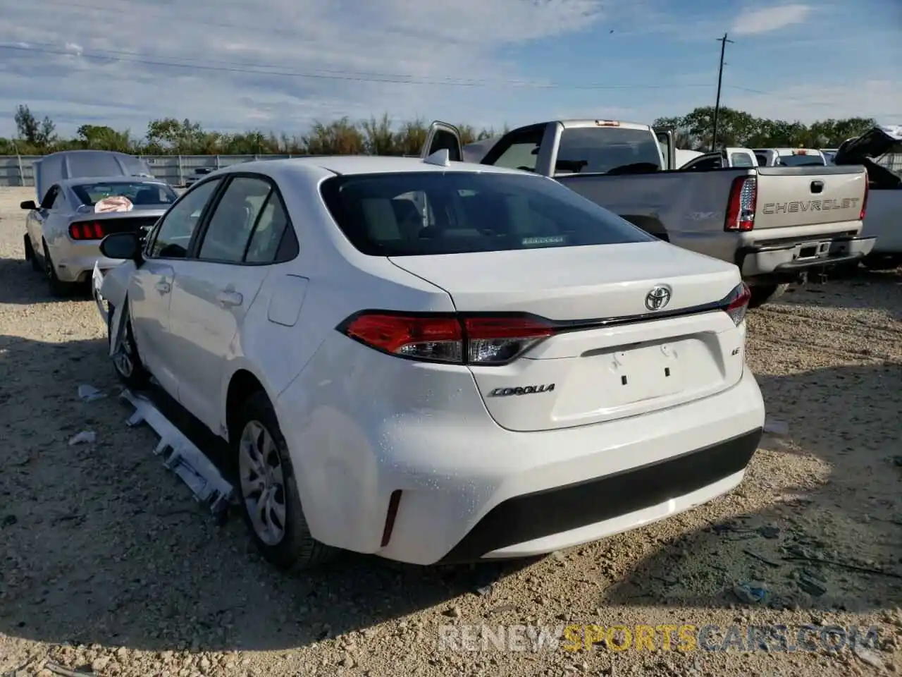 3 Photograph of a damaged car 5YFEPMAE2MP270569 TOYOTA COROLLA 2021