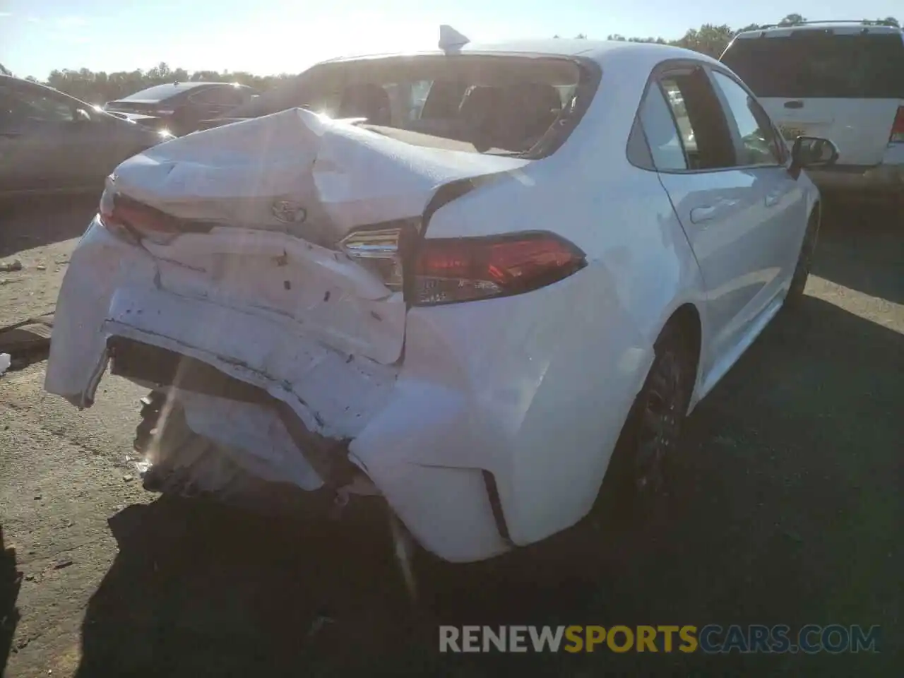 4 Photograph of a damaged car 5YFEPMAE3MP162252 TOYOTA COROLLA 2021