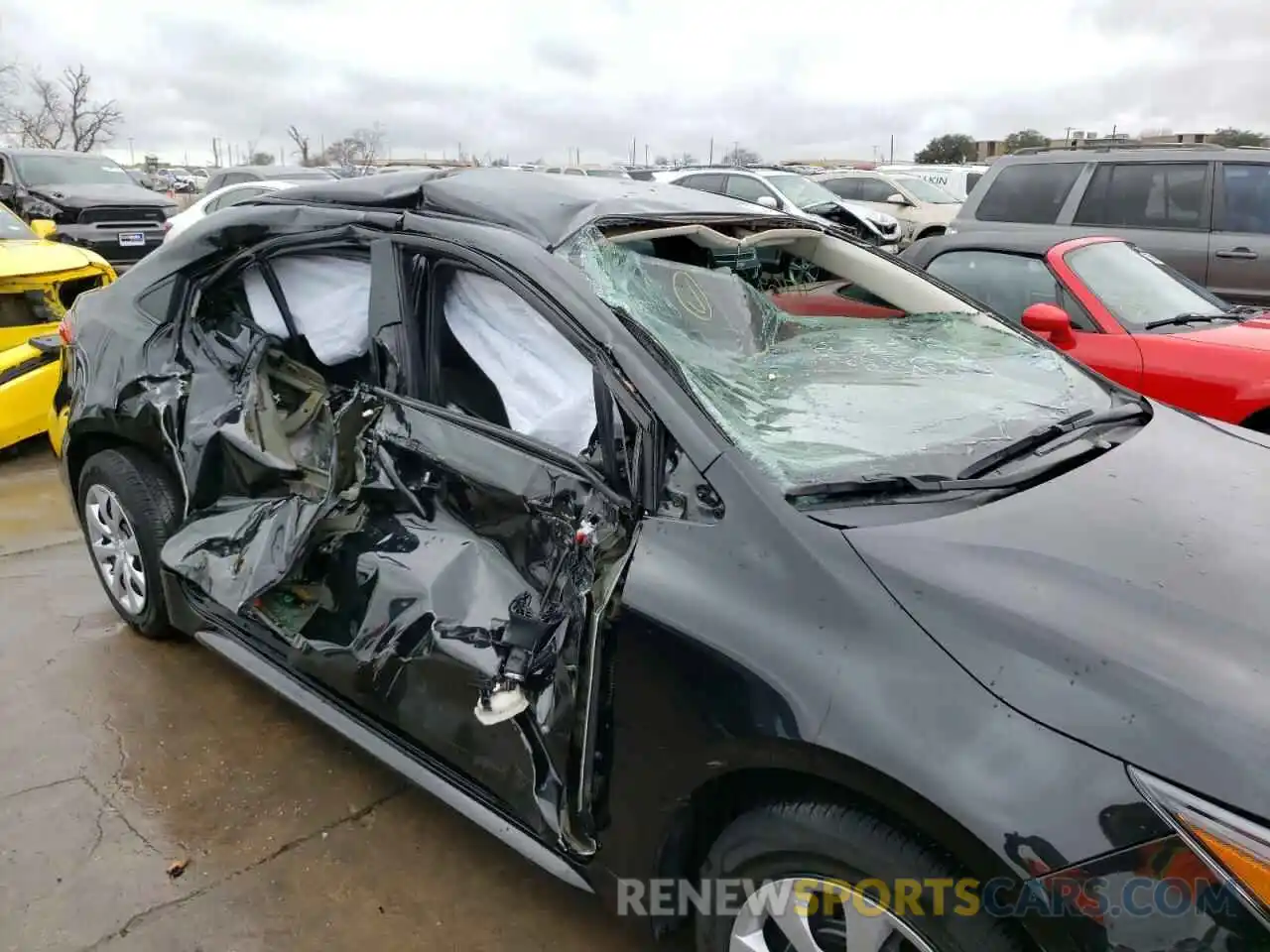 9 Photograph of a damaged car 5YFEPMAE3MP194229 TOYOTA COROLLA 2021