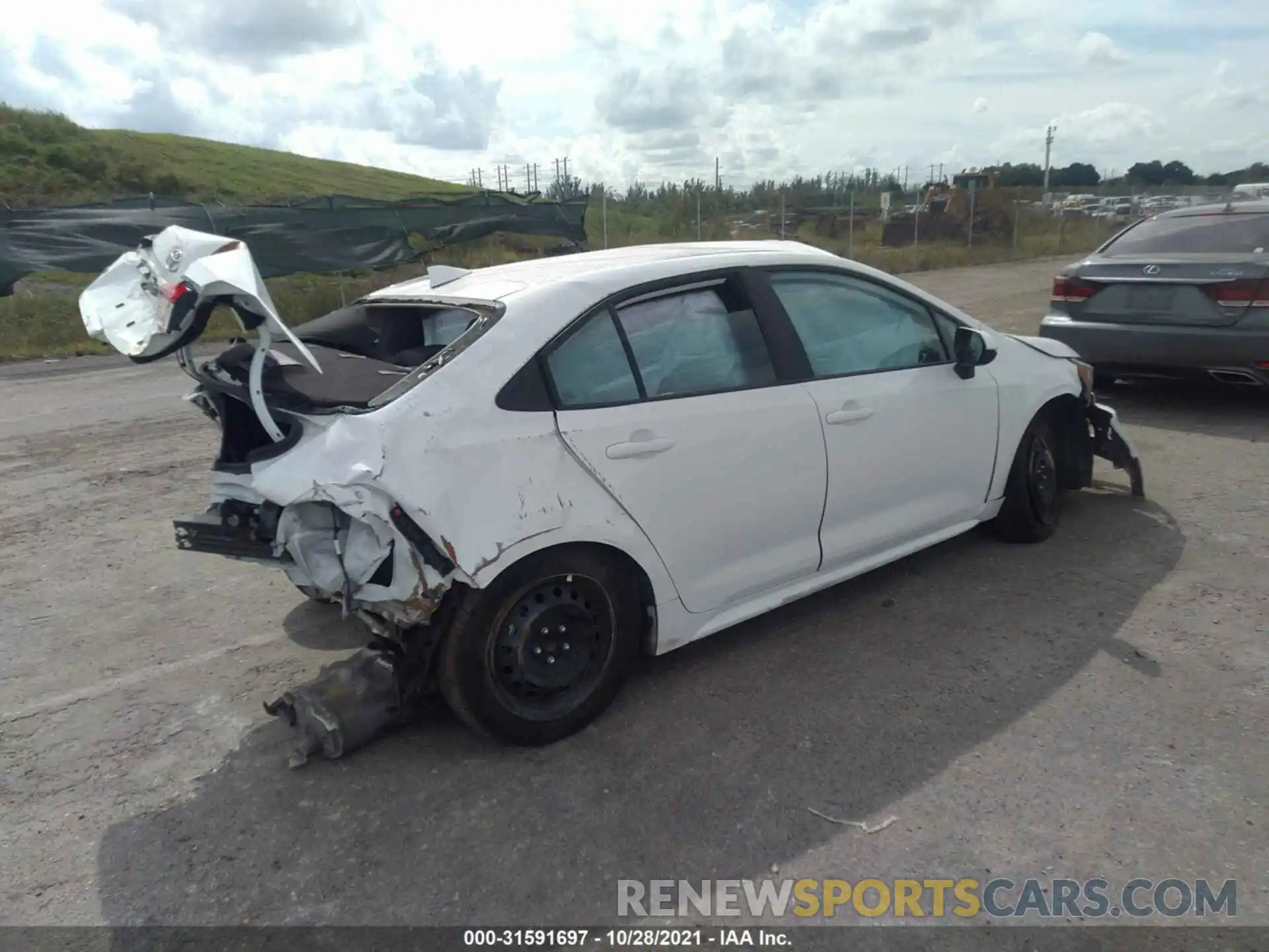 4 Photograph of a damaged car 5YFEPMAE3MP200739 TOYOTA COROLLA 2021