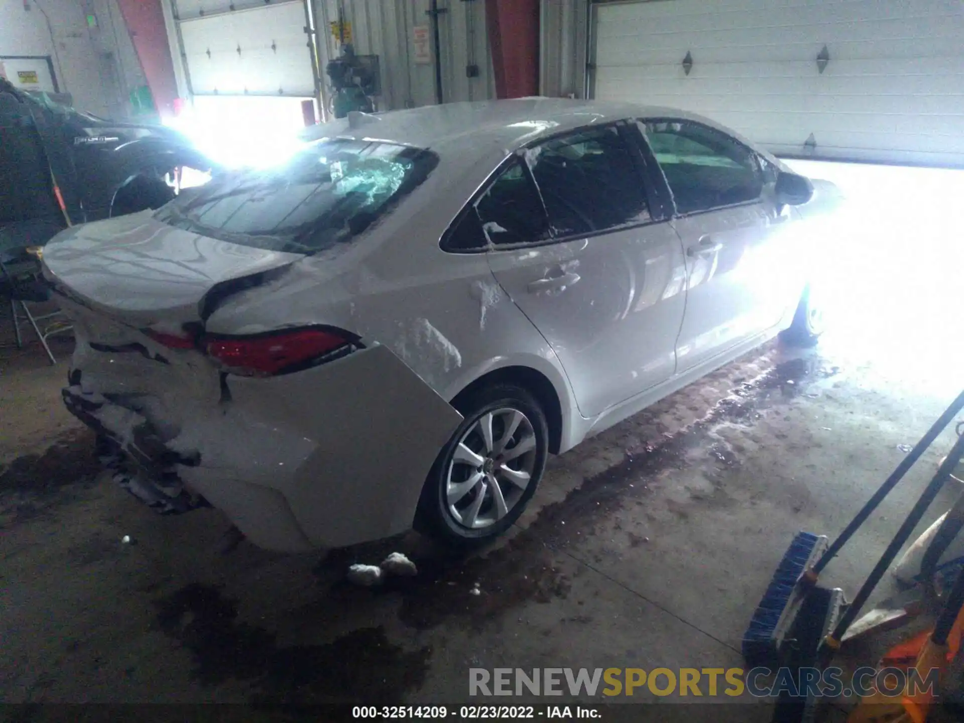 4 Photograph of a damaged car 5YFEPMAE3MP250766 TOYOTA COROLLA 2021