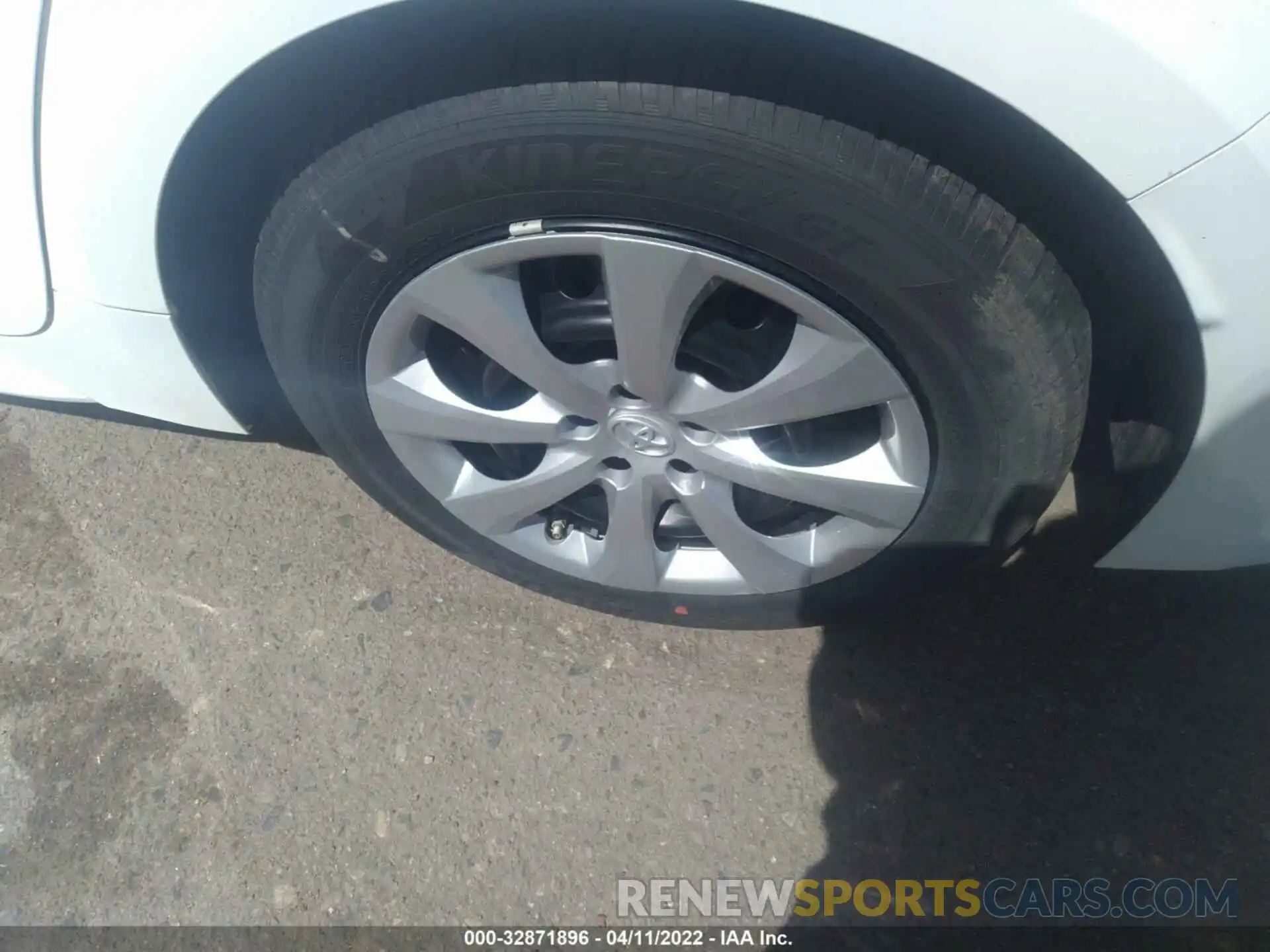 13 Photograph of a damaged car 5YFEPMAE3MP251125 TOYOTA COROLLA 2021