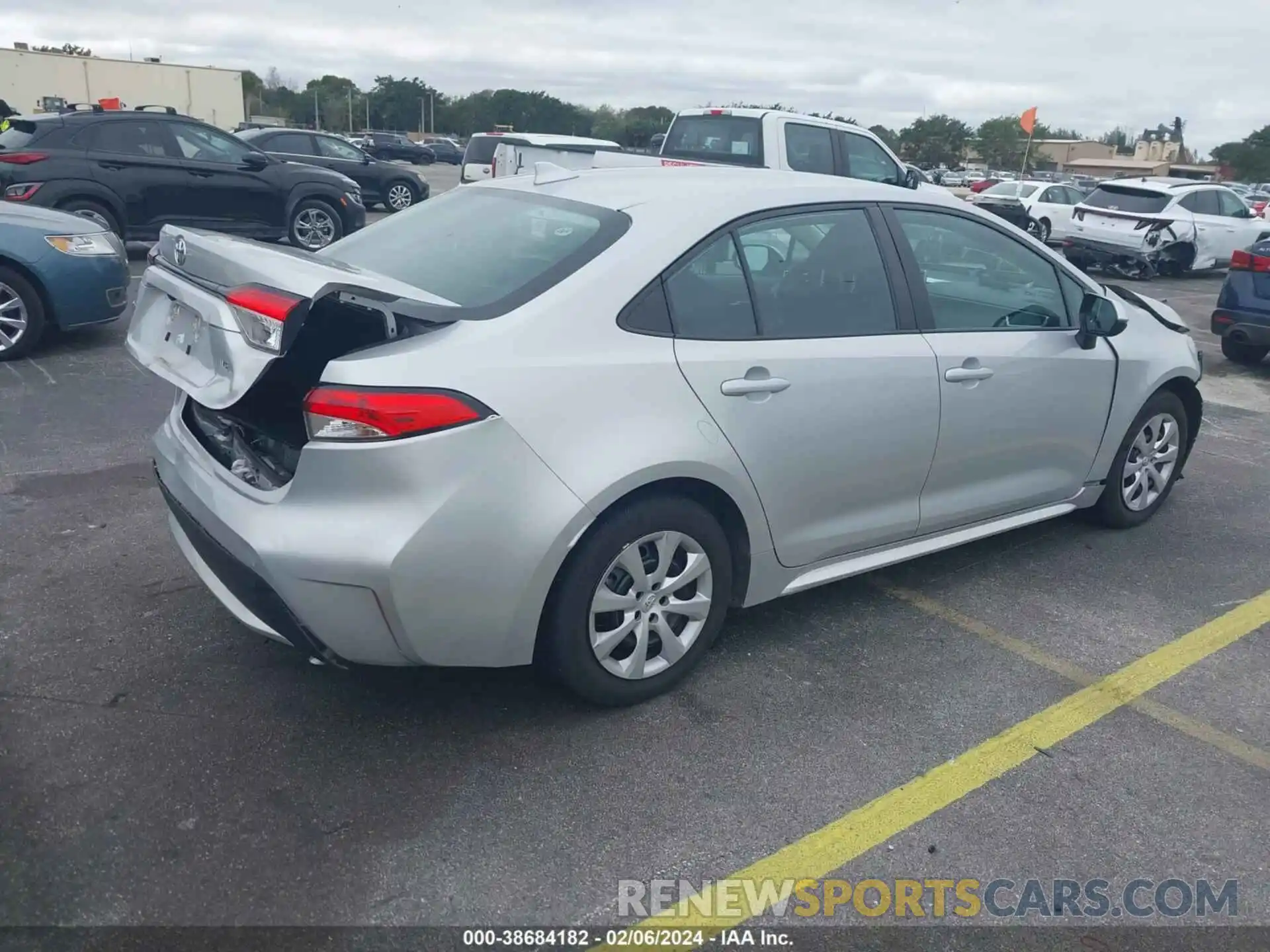 4 Photograph of a damaged car 5YFEPMAE4MP165256 TOYOTA COROLLA 2021