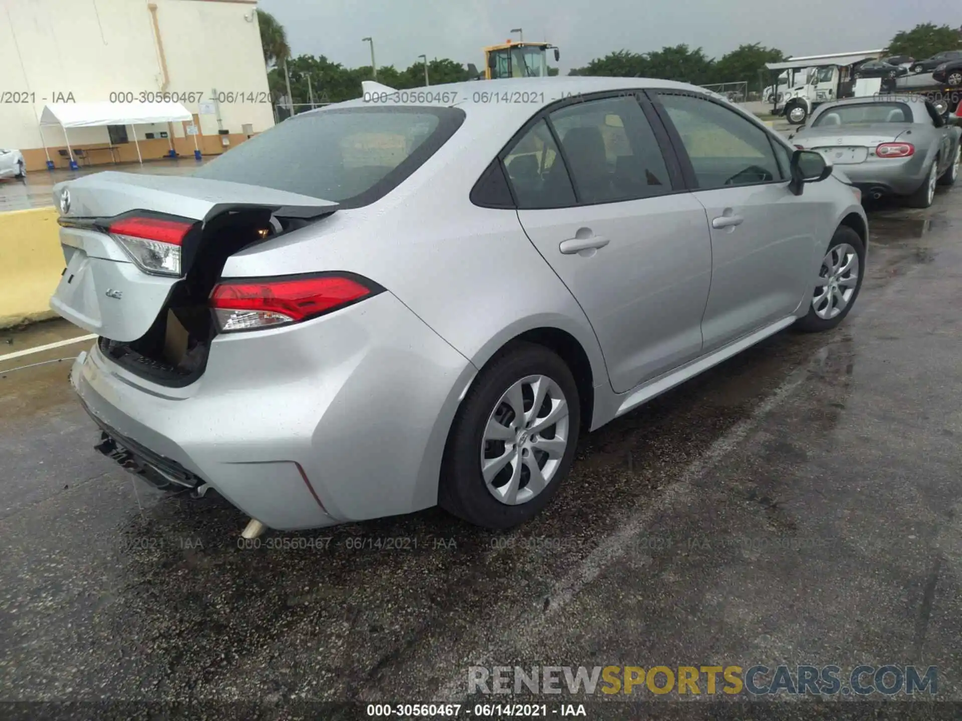 4 Photograph of a damaged car 5YFEPMAE4MP165435 TOYOTA COROLLA 2021