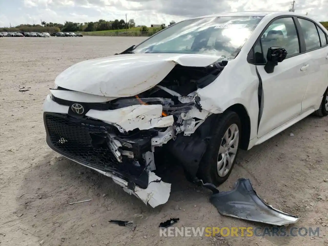 9 Photograph of a damaged car 5YFEPMAE4MP201818 TOYOTA COROLLA 2021